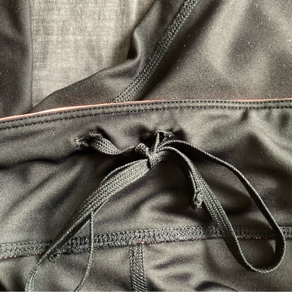 Xersion Women’s Fitted Capri Leggings Size Large - Picture 5 of 7